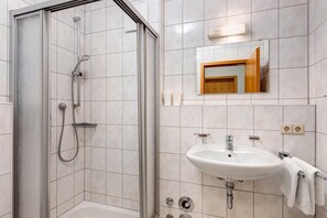 Ducha, secador de pelo, toallas