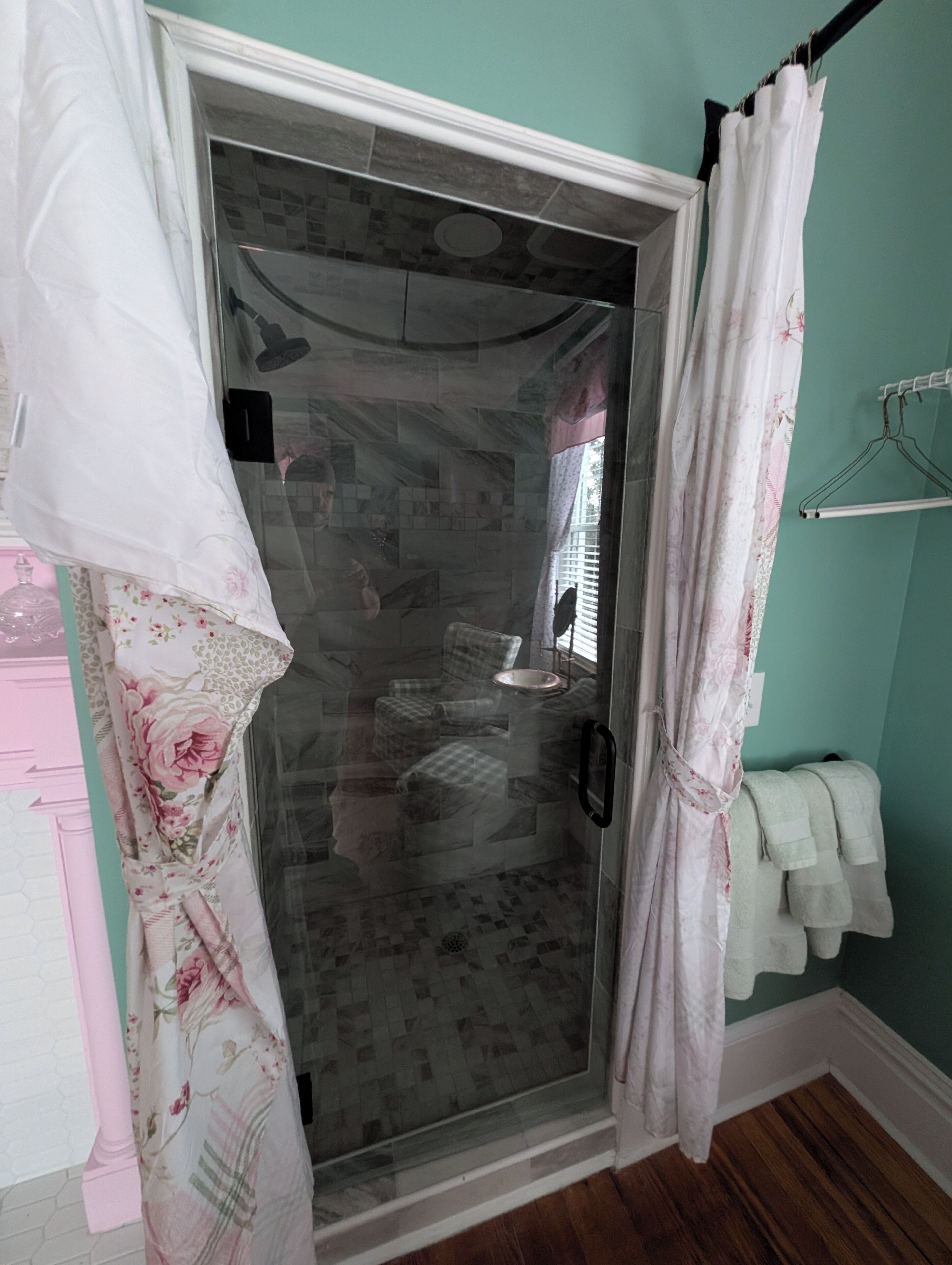 Deluxe Double Room, Private Bathroom | Bathroom | Towels, soap, shampoo, toilet paper