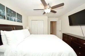 2 bedrooms, iron/ironing board, WiFi, bed sheets - Everett - Free parking - Wi-Fi - Spacious - W/D (Everett)
