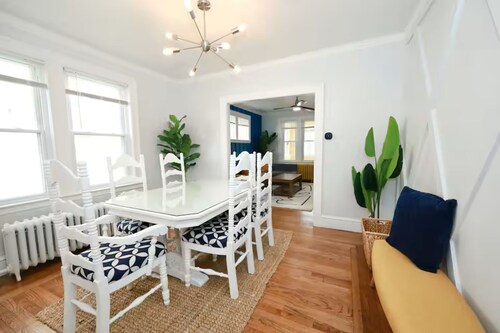 The Standish 1 /Stylish / King beds /Clean