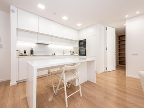 Fridge, microwave, oven, dishwasher - Waterfront Luxury On Ria Formosa (Olhão)