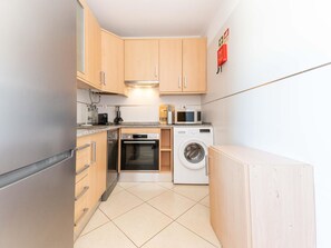 Refrigerador, microondas, horno y lavavajillas 