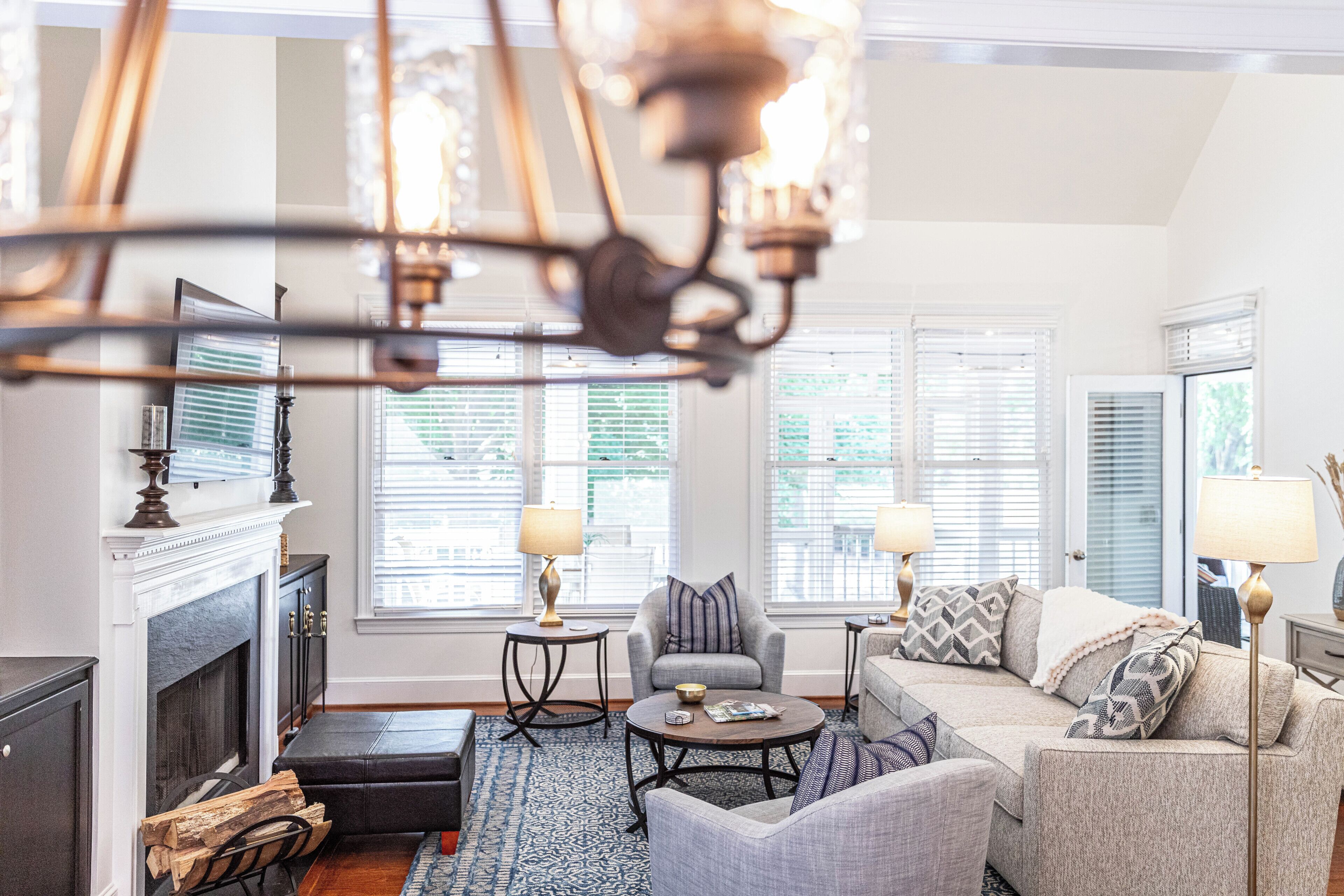 Smart TV, fireplace