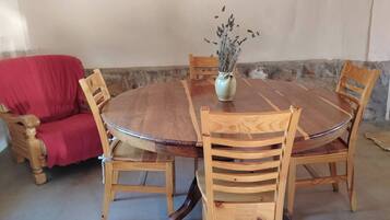 House, 3 Bedrooms, Accessible, Lake View | Dining room