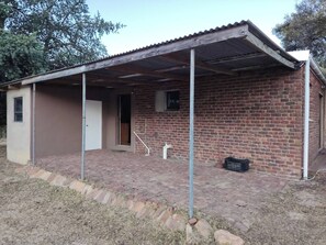 House, 3 Bedrooms, Accessible, Lake View | Exterior - Off-grid Cottage Mountain Views Horses & Sunset (Bergrivier)