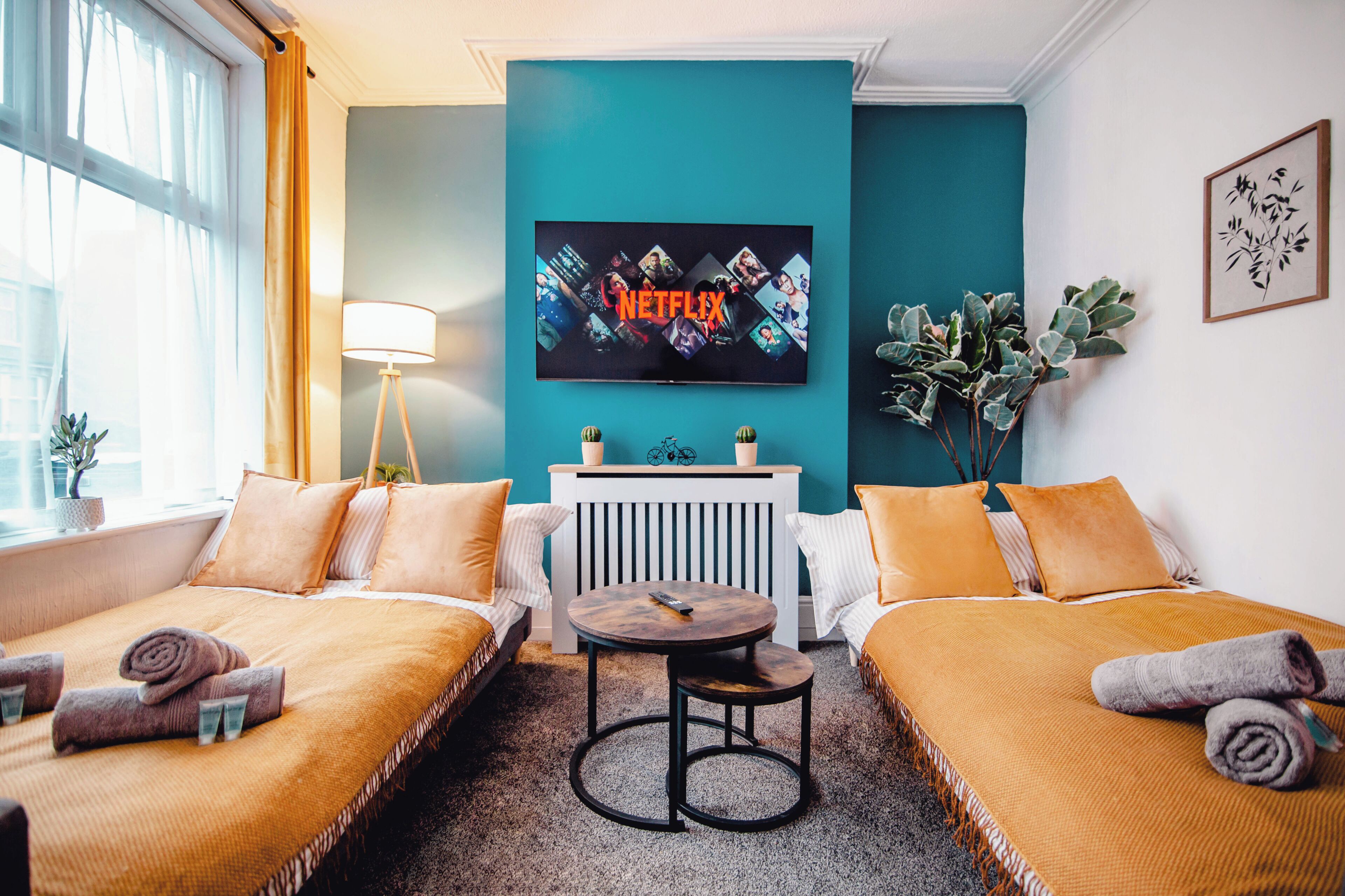 3 slaapkamers, een strijkplank/strijkijzer, gratis wifi, beddengoed