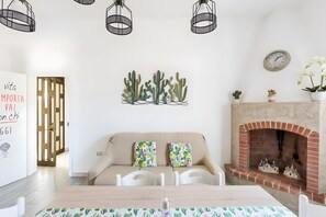 Interior - Villa 'Sea Sunset' with Private Terrace, Wi-Fi and Air Conditioning (San Pietro In Bevagna)