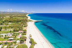 Beach nearby - Apartment 'Casa delle Mimose near the sea' with private terrace, Wi-Fi and air conditioning (Cardedu)
