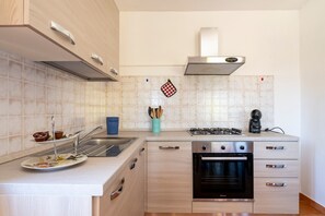 Refrigerador, horno, parrilla de estufa y lavavajillas 