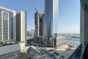 Property grounds - Modern 2BR Apartment in Merano Tower (Dubai)