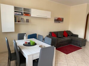 TV - Villa Marcosimone in Guidonia (Laghetto)