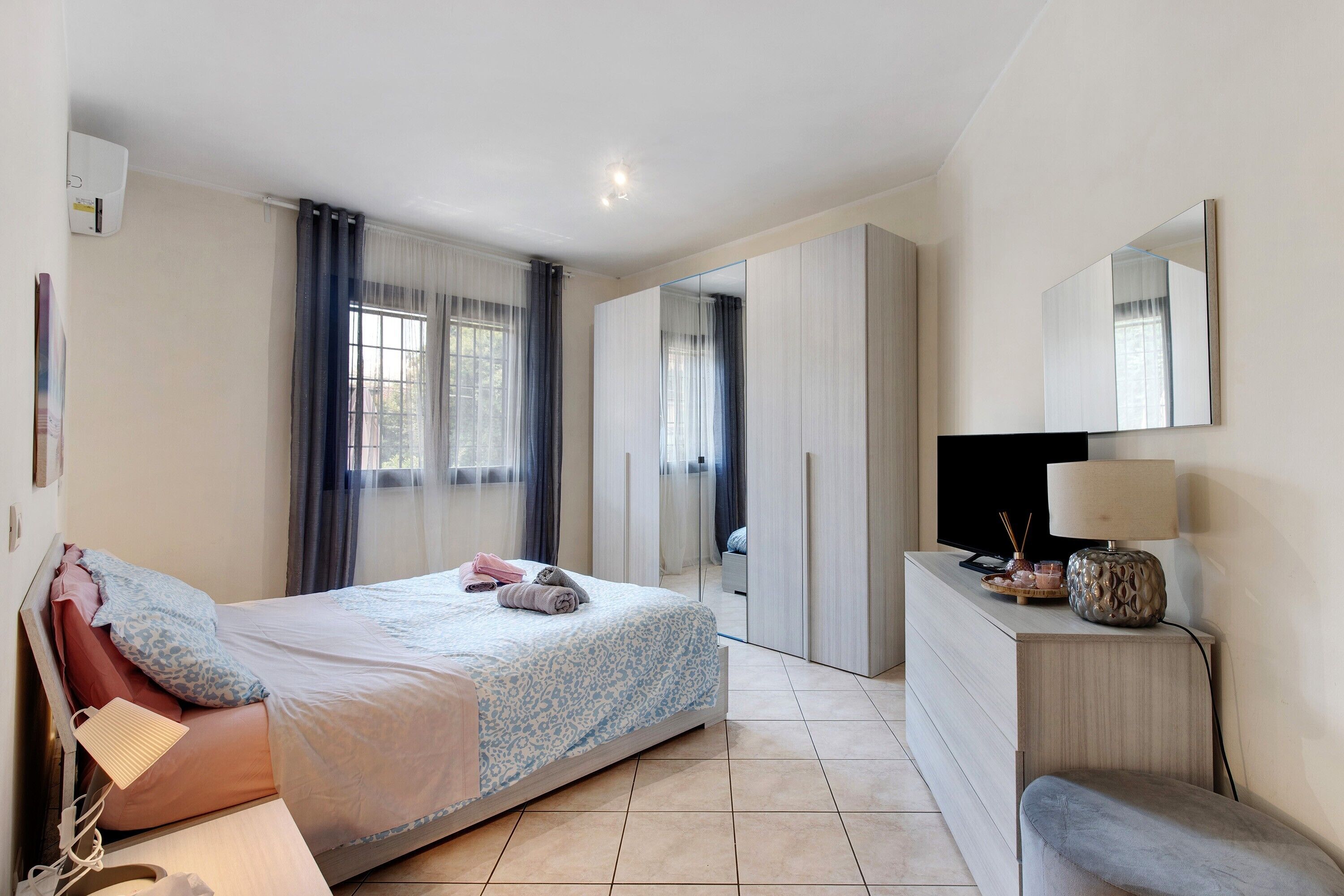 3 chambres, fer et planche à repasser, Wi-Fi, draps fournis