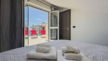 2 chambres, fer et planche à repasser