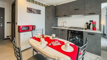 Fridge, microwave, oven, spices