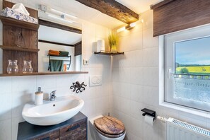 Een douche, een haardroger, handdoeken
