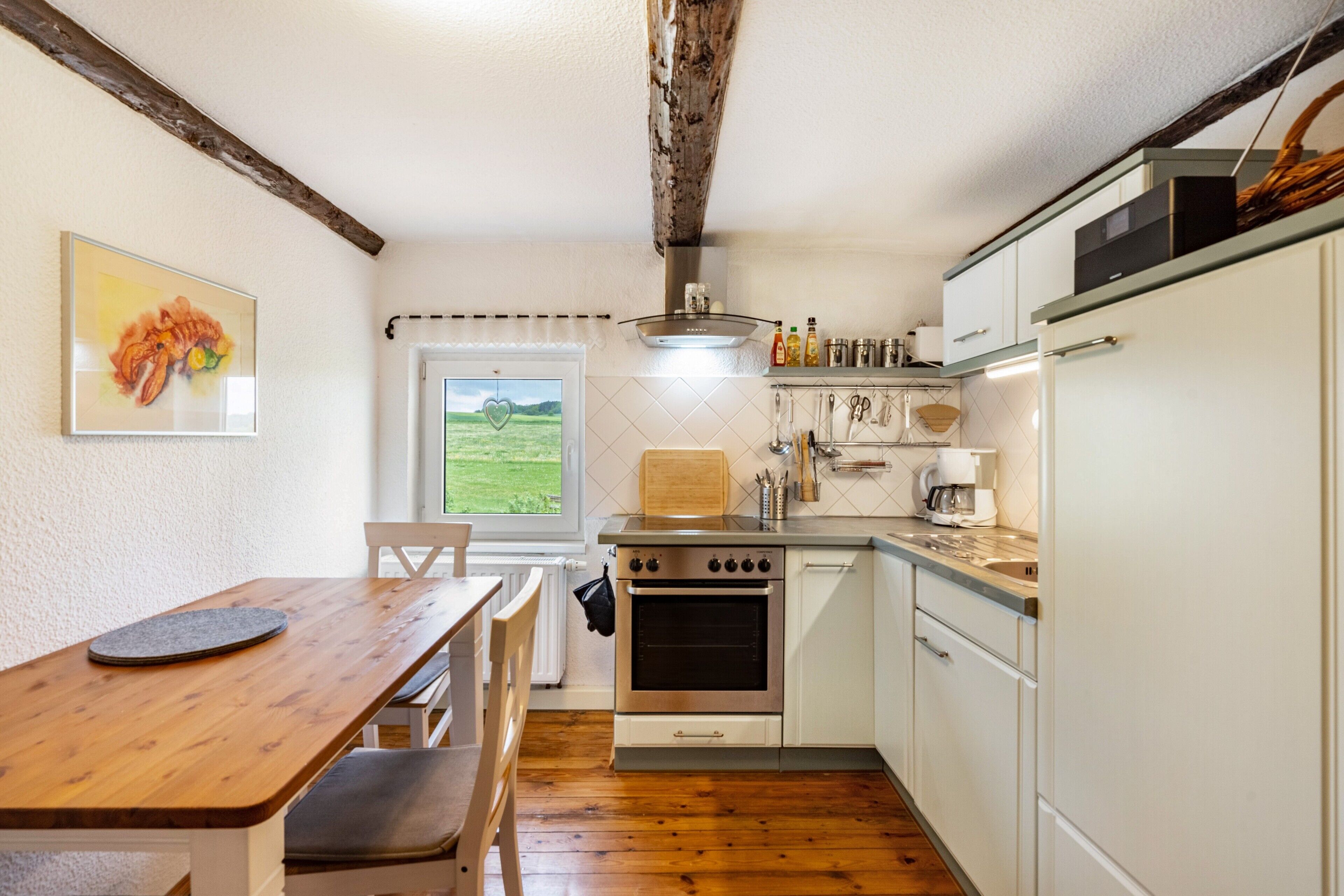 Coffee/tea maker, fridge, oven, stovetop