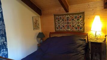 2 slaapkamers, een strijkplank/strijkijzer, internet, beddengoed