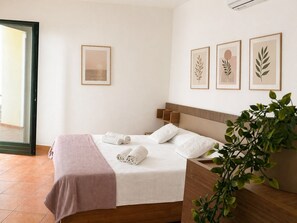 2 bedrooms, iron/ironing board, Internet, bed sheets - La Dolce Vita - Key to Villas (Valledoria)