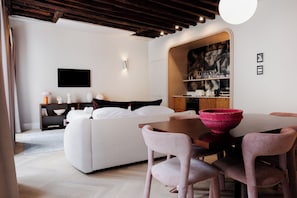 Deluxe Apartment (Marais 2) | Living area - Babylon Marais (Paris)
