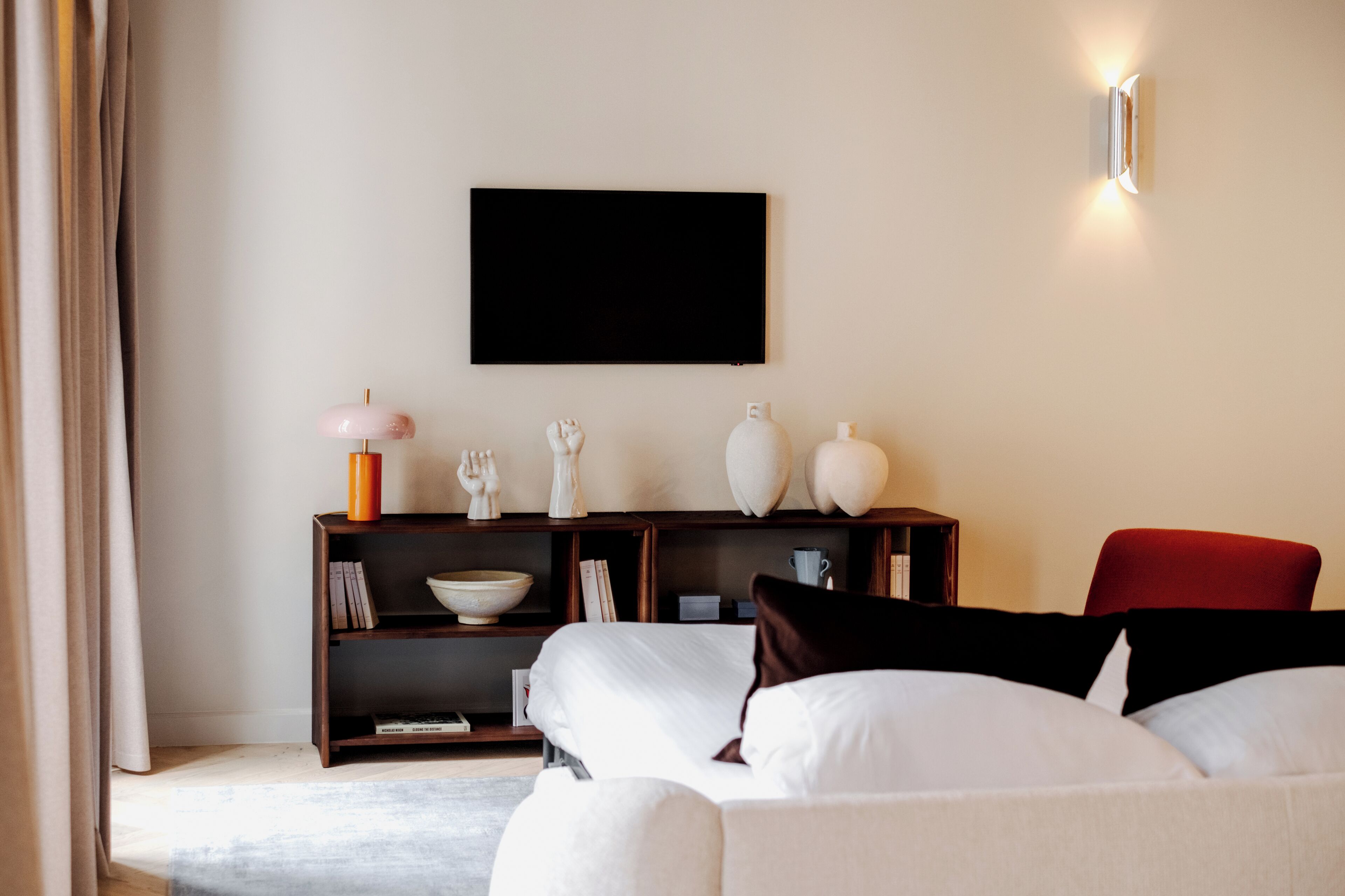 Comfort Apartment (Marais 2) | Blackout drapes, iron/ironing board, free cribs/infant beds, free WiFi