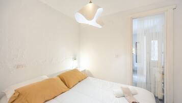 1 slaapkamer, een strijkplank/strijkijzer, beddengoed