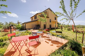 Outdoor dining - Villa with Panoramic Views in the Maremma Park (Toscana)