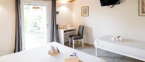 6 habitaciones, escritorio, wifi gratis y ropa de cama