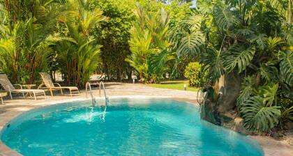 Private Suite 102 Walking Distance to the Beach