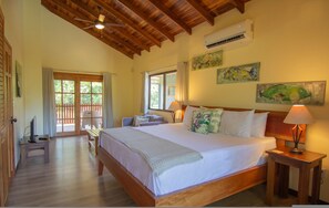3 bedrooms - Villa del Sol Steps to Dominical Beach w Private Pool (Bahía Ballena)
