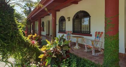 Amazing Suite 103 Walking Distance to the Beach
