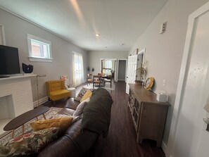 Living area - Home in heart of Denver - Steps to Rose Medical (Denver)