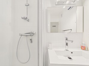 Shower, hair dryer - Charming apartment 400m from the sea - 4 guests (Saint-Hilaire-de-Riez)