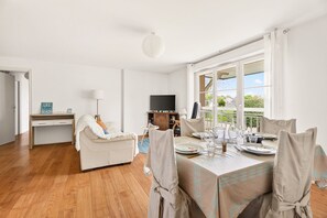 TV - Apart. para 4, piscina comunitaria, playa 700 m (Dinard)