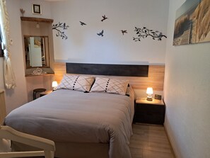 3 bedrooms, iron/ironing board, WiFi, bed sheets - Holiday Home 'Gîte Le Point Du Jour' with Wi-Fi (Lefaux)