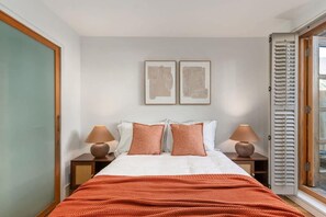 1 slaapkamer, een strijkplank/strijkijzer, reisbedje, gratis wifi