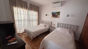 2 Schlafzimmer, BĂŒgeleisen/BĂŒgelbrett, WLAN, BettwĂ€sche