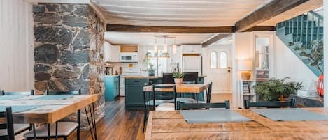 Casa, 4 habitaciones | Restaurantes