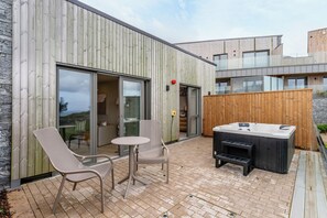 Terrace/patio - Hidden 17- Lookout Terrace Hot Tub (St Ives)