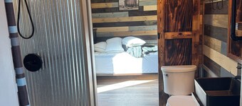 Cozy 1-bedroom cabin in Protection with cool AC