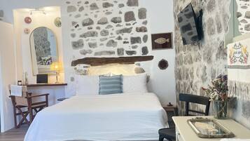 1 dormitorio, tabla de planchar con plancha, wifi y ropa de cama