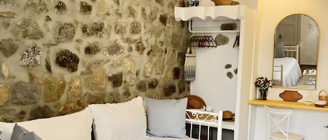 1 bedroom, WiFi, bed sheets