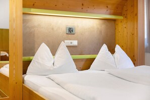 1 bedroom, WiFi, bed sheets - Apartment '3 Residence Ciasa Ulli Typ A' with Mountain View, Shared Terrace and Wi-Fi (San Cassiano)