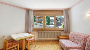 TV - Apartment 'Residence Ciasa Ulli Typ B' with Wi-Fi (San Cassiano)