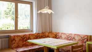 Dining - Apartment '1 Residence Ciasa Ulli Typ B' with Mountain View, Shared Terrace and Wi-Fi (San Cassiano)