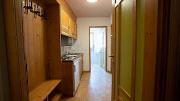 Frigorifero, piano cottura, macchina per tè/caffè, bollitore elettrico