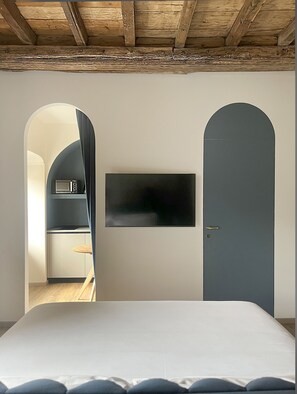 Premium bedding, down duvets, pillow-top beds, in-room safe - Palazzo Solaro Boutique & Luxury Suites (Turin)