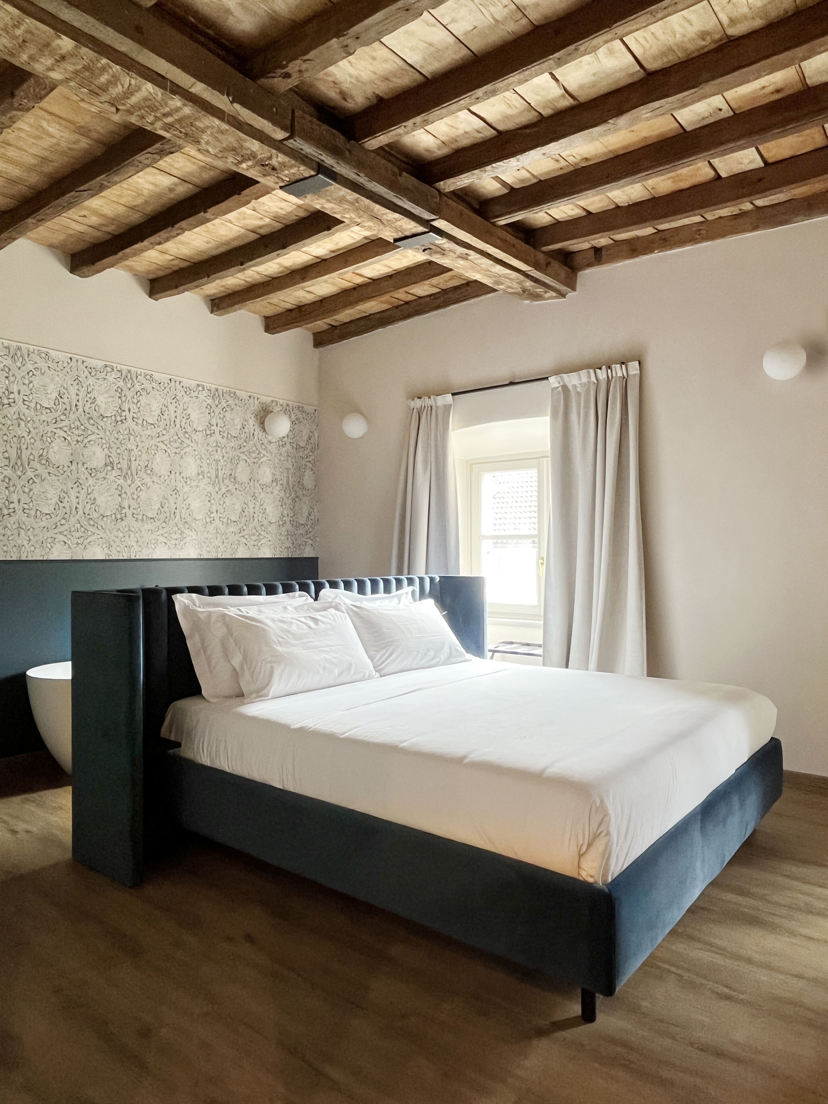 Deluxe Suite | Premium bedding, down duvets, pillow-top beds, in-room safe