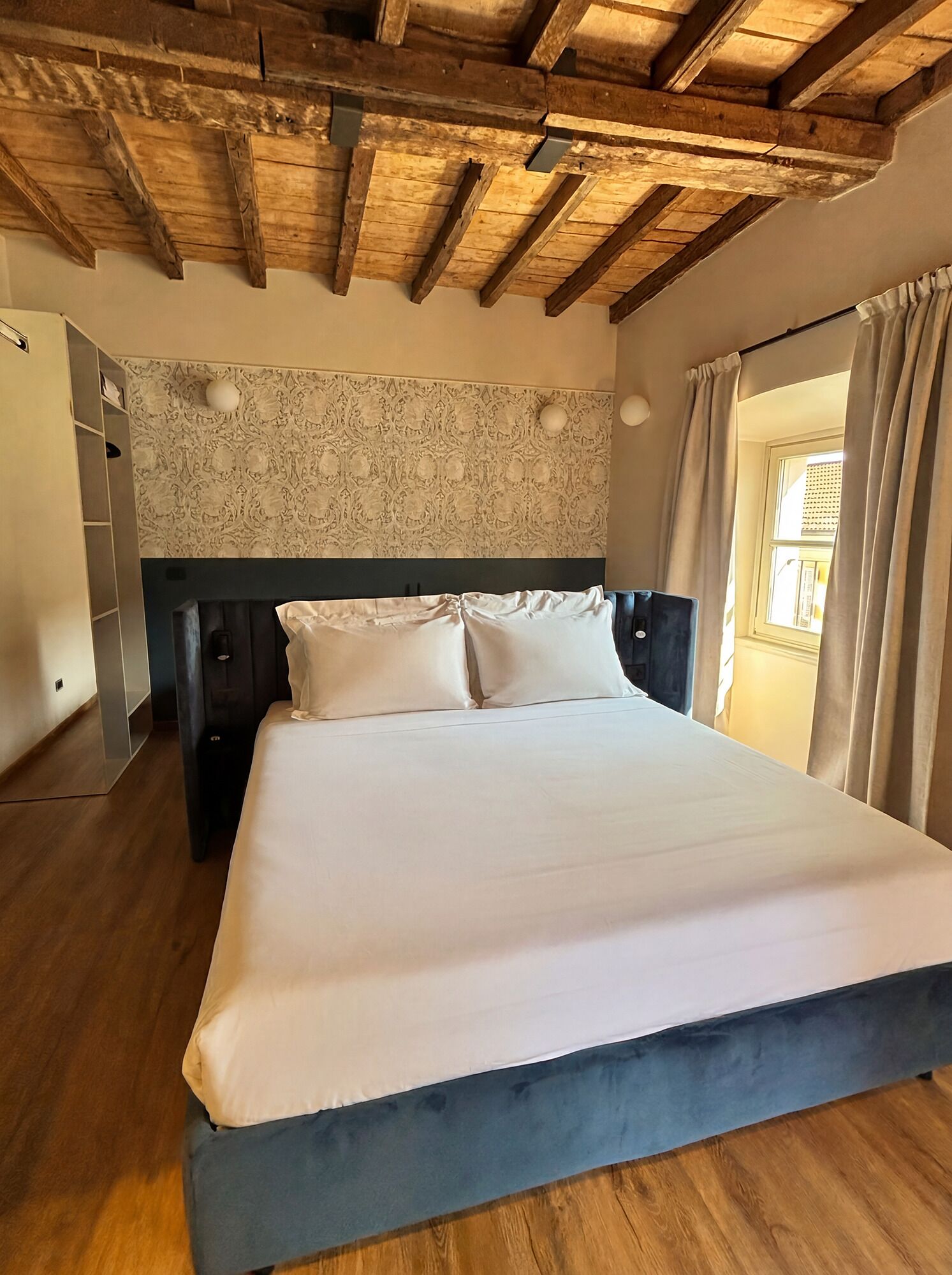 Deluxe-Suite | Hochwertige Bettwaren, Daunenbettdecken, Pillowtop-Betten, Zimmersafe