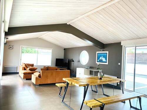 Spacious villa 10 pers heated pool