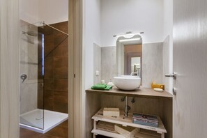 Shower, bidet - GuestHost - Lecce Cheerful Apartment (Lecce)